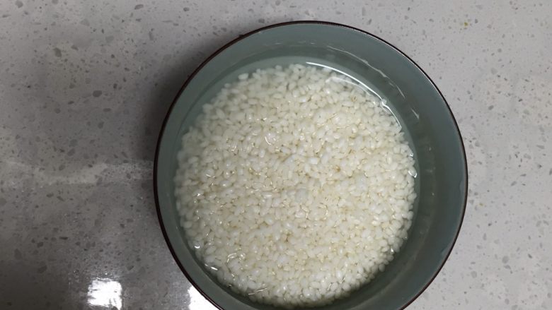 花生蔬菜白米粥,下锅前凉水浸泡2、3个小时（长点亦可）