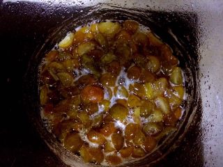 万能止咳水蜜制金桔,看到锅的周围都是蒸发出来的糖分