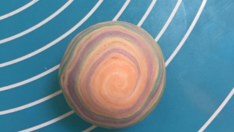 彩虹乳酪蛋黄酥,整圆，使圆圈在正中心的位置