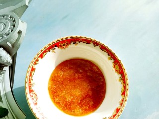 冰糖蜂蜜柚子茶,彻底放凉后，加入蜂蜜搅拌均匀，根据自己的口味选择量的多少（太烫的柚子茶会形象蜂蜜的营养，所以放凉后加蜂蜜）