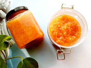 冰糖蜂蜜柚子茶,喝的时候用舀一勺柚子茶，用温水冲一下即可