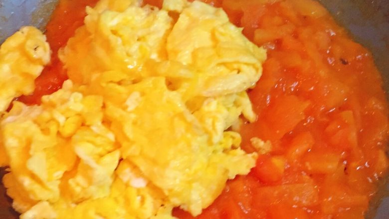 百变鸡蛋+番茄炒蛋,加入鸡蛋