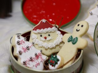 糖霜饼干，圣诞版，玻璃糖,很说说口感：很多人怕很甜，但是！它还是很好吃~