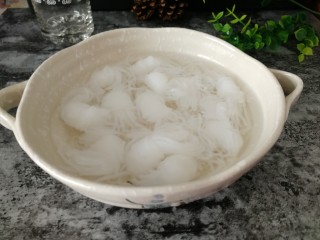台式吃法_清蒸龙利鱼,芋结用开水烫一下。