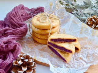 黄金紫薯饼,表面还可以沾上芝麻。