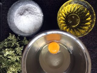 宫廷桃酥（植物油版）,将鸡蛋、色拉油、糖粉混合