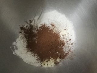 网红甜品+脏脏包,高粉，可可粉，奶粉，酵母粉，称好放厨师机慢速拌匀