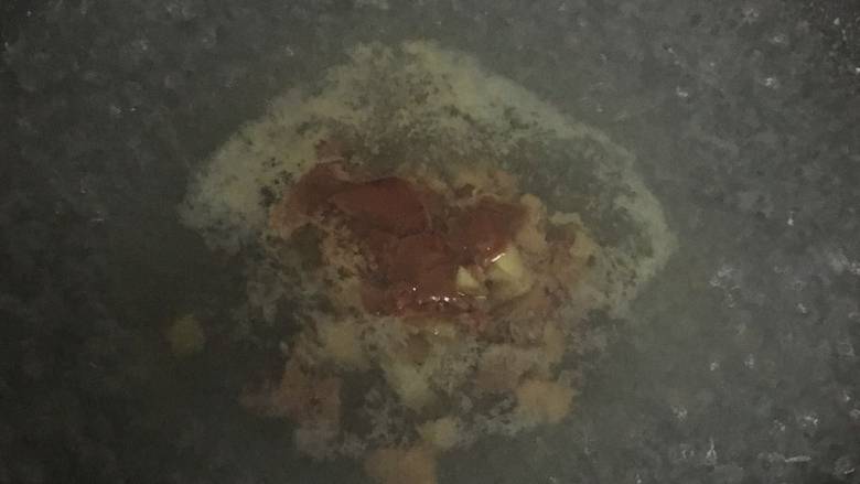 甜椒鸡肝粥,鸡肝冷水下锅。