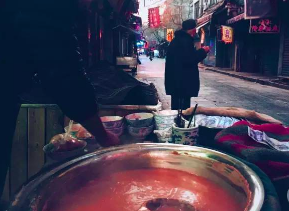 走进广州塔筷子“荟”美食 海南式鸡肉沙爹