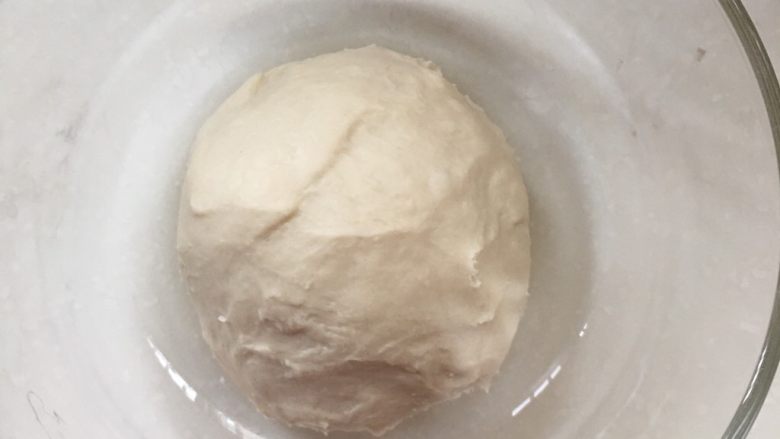 网红脏脏包（懒人版）,揉成光滑的面团，用保鲜膜包好放入冰箱冷藏发酵17个小时以上