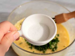 米饭鸡蛋饼,加入盐