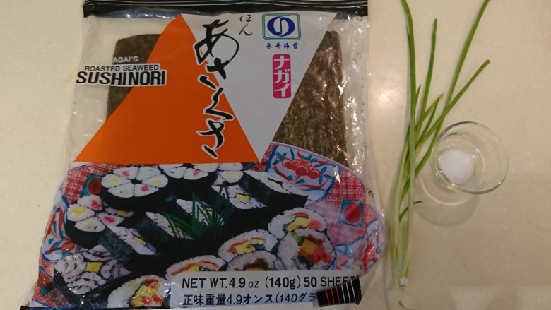 親子丼,壽司用海苔、蔥（最後白色是鹽巴…我沒用她）