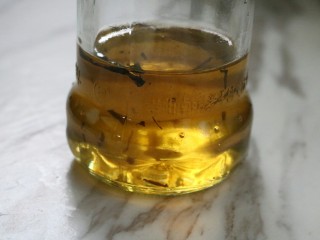 ≈百搭葱油≈,晾凉后装入干净的可以密封的玻璃瓶中