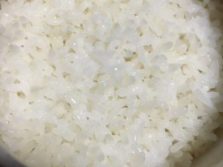 腊肠南瓜饭,米饭蒸好冷却