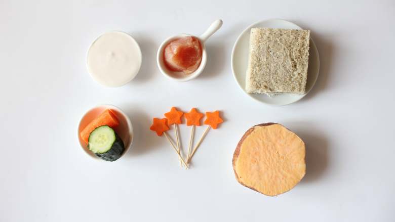 地瓜酸奶三明治（适合28个月龄以上的宝宝）,准备所有食材