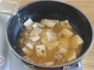 12m+肉末烧豆腐（宝宝辅食）,接下来，加水没过豆腐~
