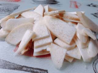 杭州-咸菜炒年糕, 杏鲍菇对半切后斜刀切片