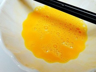 炒饭秀+什锦蛋炒饭,土鸡蛋打散