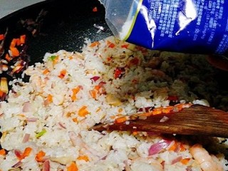炒饭秀+什锦蛋炒饭,少量的盐