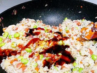 炒饭秀+什锦蛋炒饭,加适量蚝油