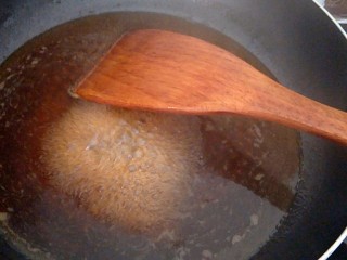 香菇酿肉,蒸出来的汤汁倒入锅里，加入水淀粉煮至浓稠