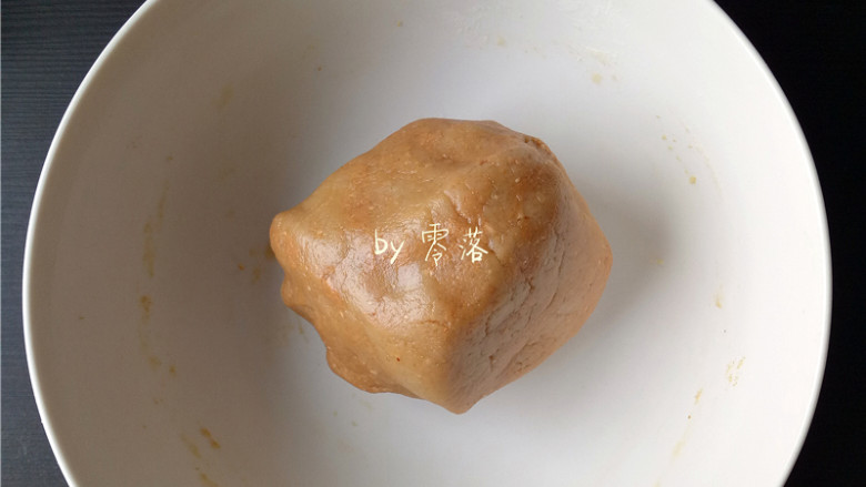 花生桃酥（空气炸锅版）,再调入适量花生粉；继续拌成面团；