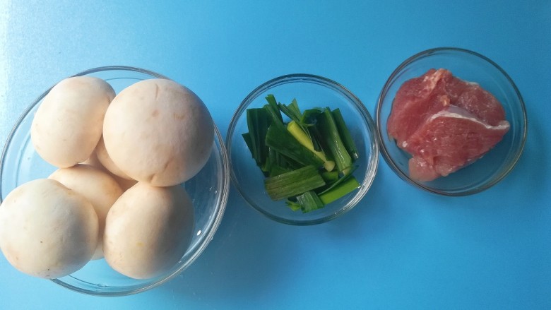 揭阳+口菇炒肉片,食材准备