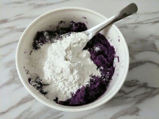 紫薯芝麻饼,加入糯米粉