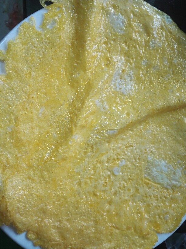 #乡味#无锡鸭卷鲜,用一个平盘放蛋皮