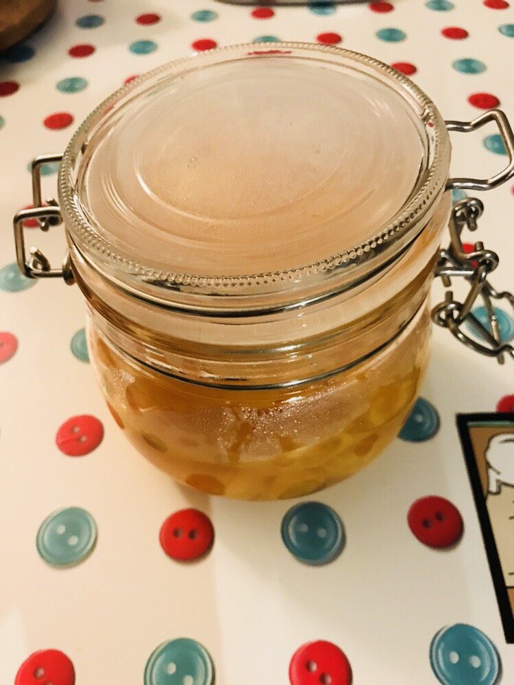 橘子🍊罐头,乘出放入消毒的干净玻璃罐，等凉后放入冰箱食用更佳