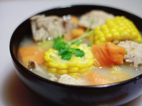 玉米胡蘿卜排骨湯