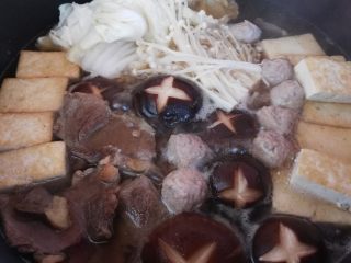 寿喜锅（日式牛肉火锅）, 加适量的水煮一下