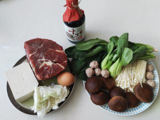 寿喜锅（日式牛肉火锅）,所有的食材都备好
