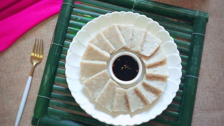 温州+正宗温州鱼饼,切片装盘，蘸点姜醋汁即可食用。