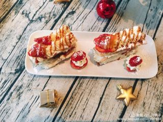 圣诞主题甜品台,用飞饼皮做的简易版的拿破仑酥
