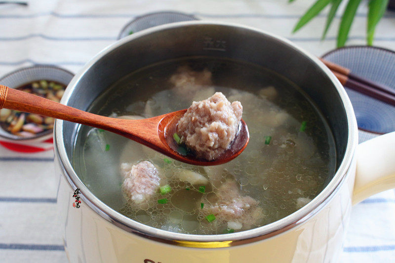 冬瓜鲜菇肉丸汤