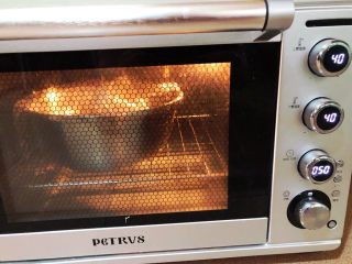 三色吐司（高颜值视觉系列),放入烤箱40度发酵50分钟。