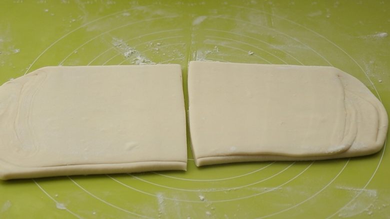 千层酥皮+蛋挞,擀长后，切出自己要用的量，剩下的包起来放冰箱