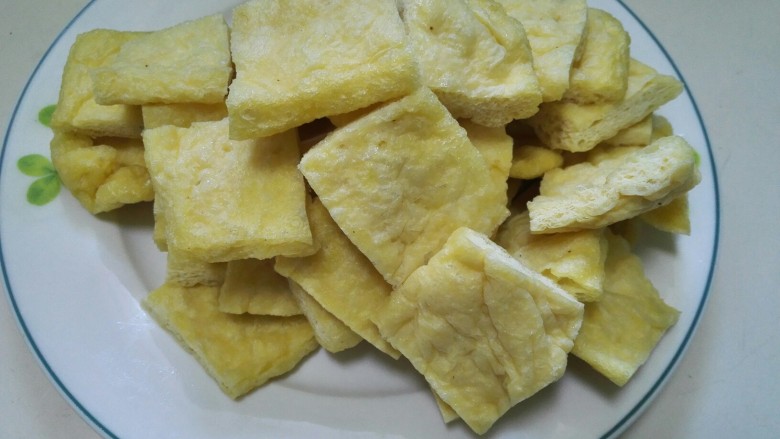 #乡味#无锡 卤汁豆腐干,把大油豆腐剪成均匀的块