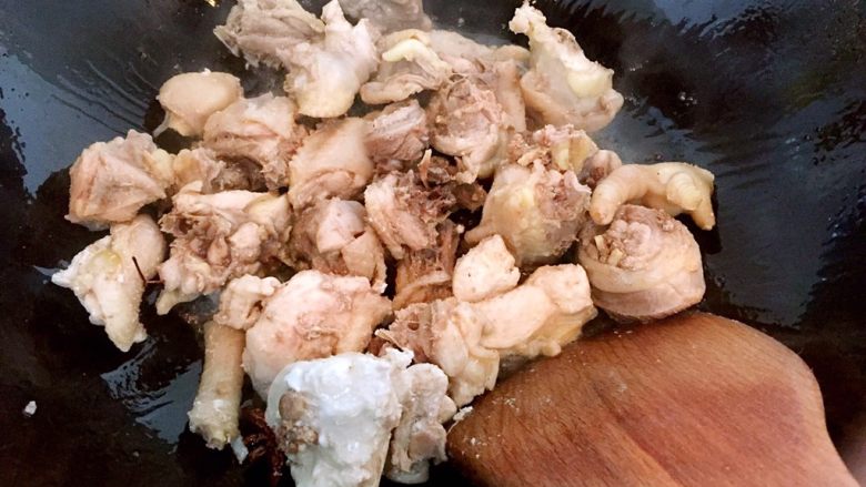 吃鸡+小鸡蘑菇炖粉条,下鸡肉翻炒