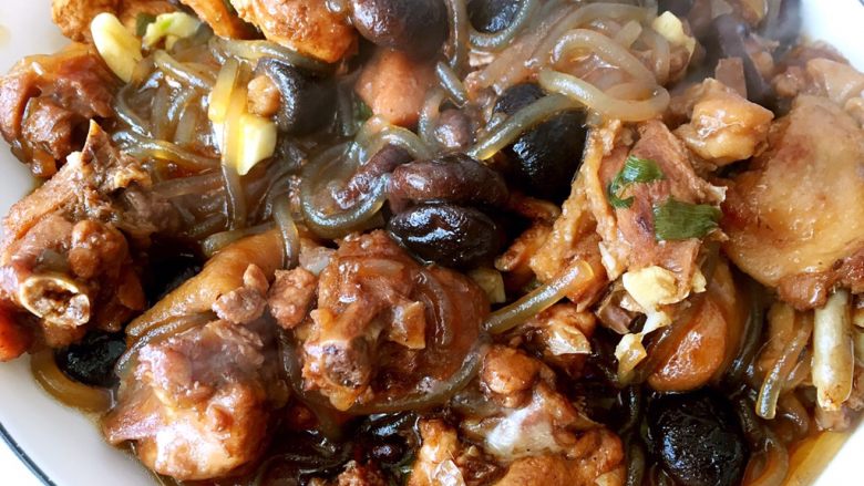 吃鸡+小鸡蘑菇炖粉条,配碗米饭开吃