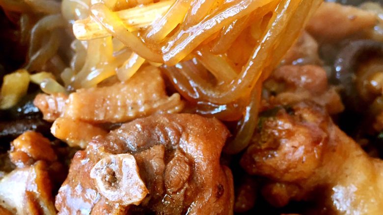 吃鸡+小鸡蘑菇炖粉条,欣赏下