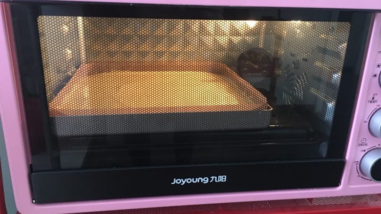 圣诞树蛋糕卷,烤箱180度，烤17-20分钟左右（温度仅供参考）