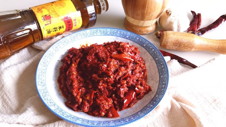 贵州·糍粑辣椒,一次可以多炒一些，放凉后密封起来，每一次用的时候拿出来即可，万能的辣酱哦～贵州版本的宫保鸡丁也是糍粑辣椒做的哦