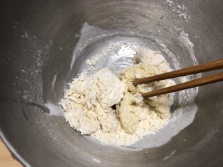 宝宝橙汁磨牙棒,先用筷子搅拌成棉絮状