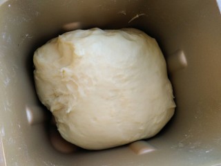 超级拉丝的牛奶吐司,直到揉出手套膜后发酵1小时