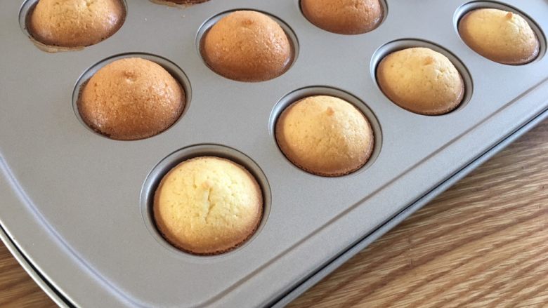 棒棒糖蛋糕胚,170度18分钟即可；根据自己的烤箱调整。