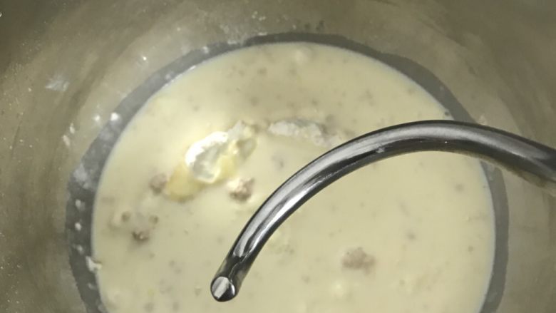 庞多米吐司,把所有材料放入厨师机桶里除黄油外，二档搅拌成团后，转四档揉至扩展阶段。