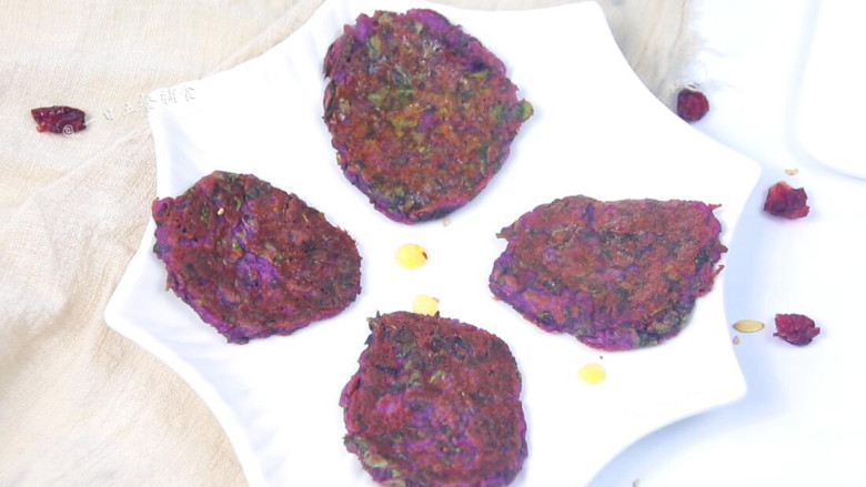 山药紫薯苋菜饼,软软的小饼，香香糯糯~