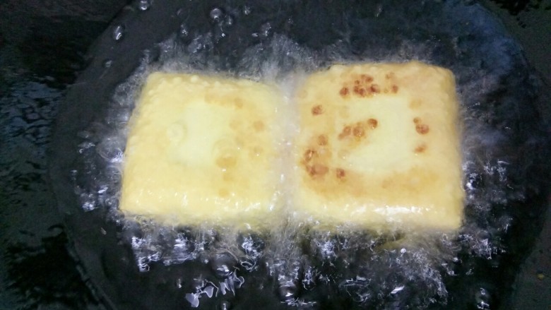 揭阳+红糖豆腐,炸到两面金黄